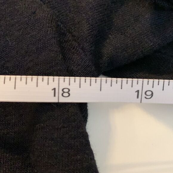 FREE People extra small black V-neck short sleeve top pleated front at bodice - Picture 13 of 14